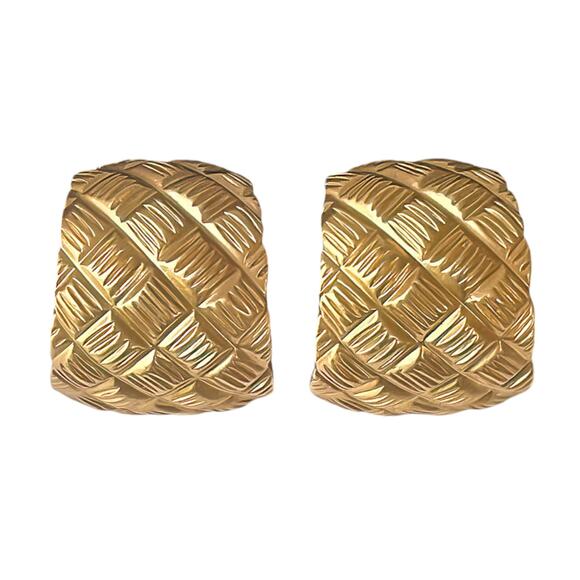 1980s Satin Gold Plate Quilted Pattern Curved Hoop Style Statement Clip Earrings - Picture 3 of 3